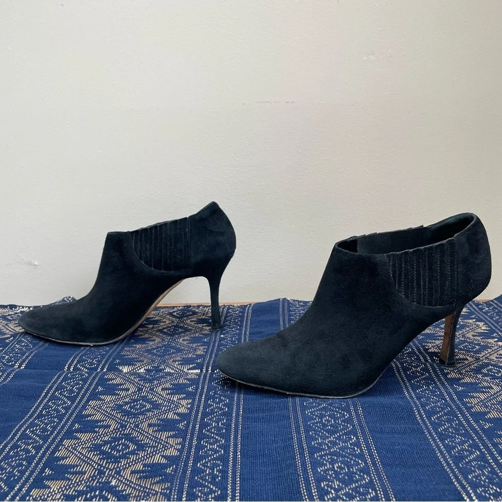 Manolo Blahnik Black Suede Ankle Bootie Stiletto Heel Shoes Size 9.5